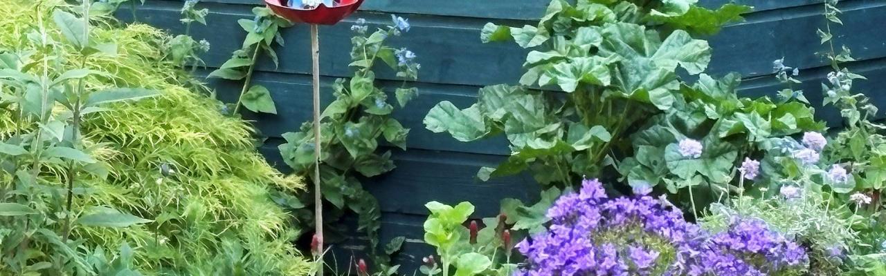 Expositie Peggy en Faye Corstanje: bloemen van oude LP's