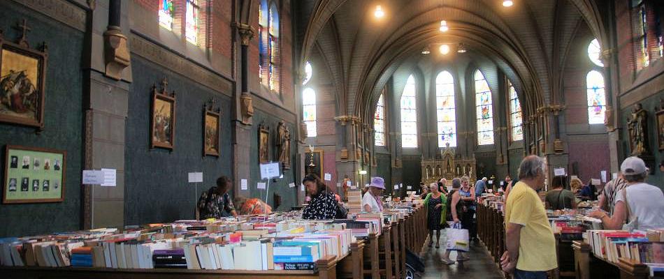 Grote Boekenmarkt in de H. Catharinakerk te Hengstdijk