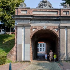 fotoalbum/1584697589_hulst-gentsepoort-beeldbank-inulst-4346-