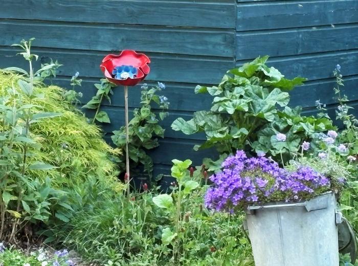 Expositie Peggy en Faye Corstanje: bloemen van oude LP's