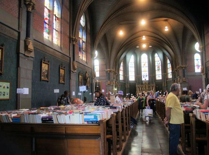 Grote Boekenmarkt in de H. Catharinakerk te Hengstdijk